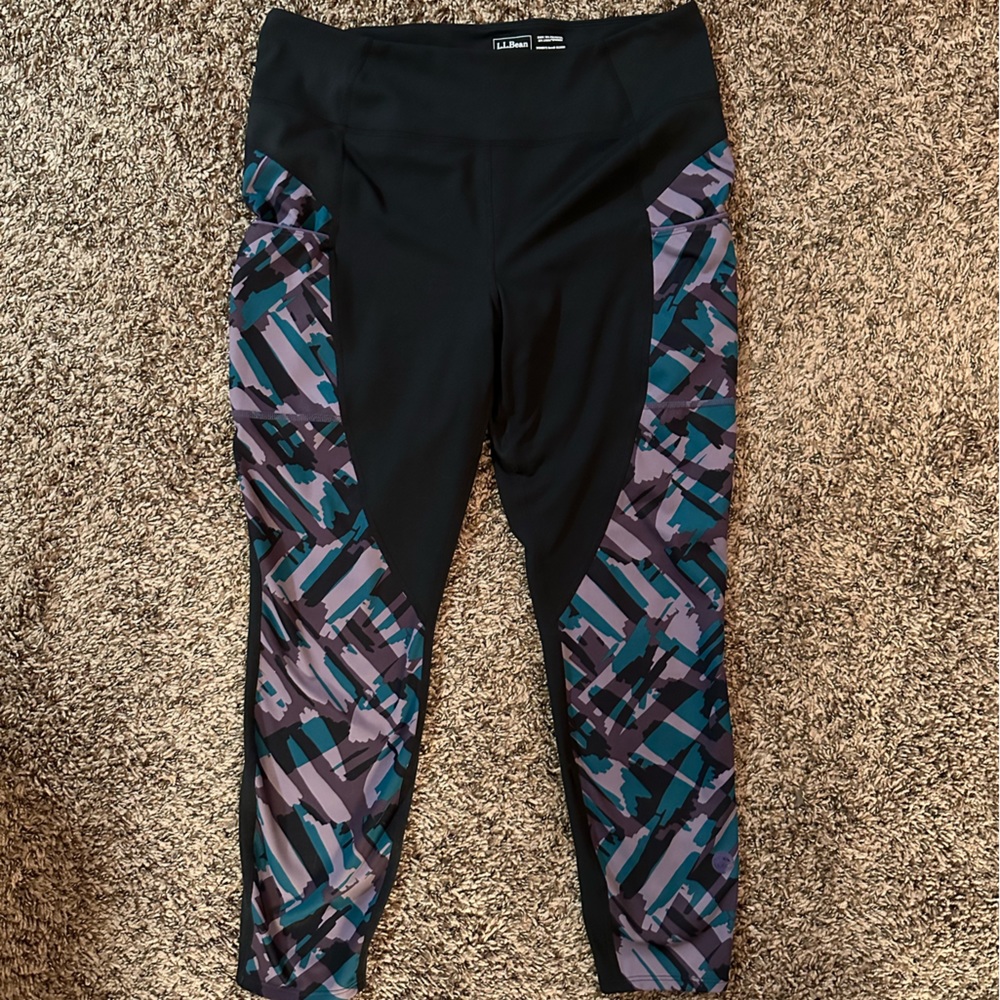 Womens LL Bean Cropped Capri Black Purple Print Legging Size L 50+ UPF EUC